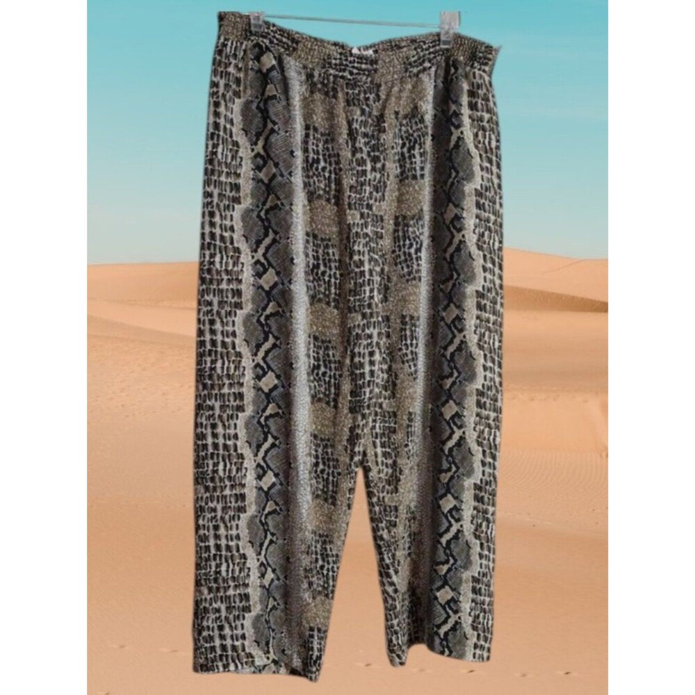 Snake-Print Pull-On Fully Lined Cropped Pants in Beige and Black Size 10